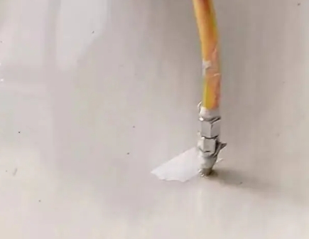 保定市瓷砖空鼓维修公司专业解答在瓷砖铺贴过程中，如果使用的砂料过粗（如全部使用了粗砂），可能会导致以下问题